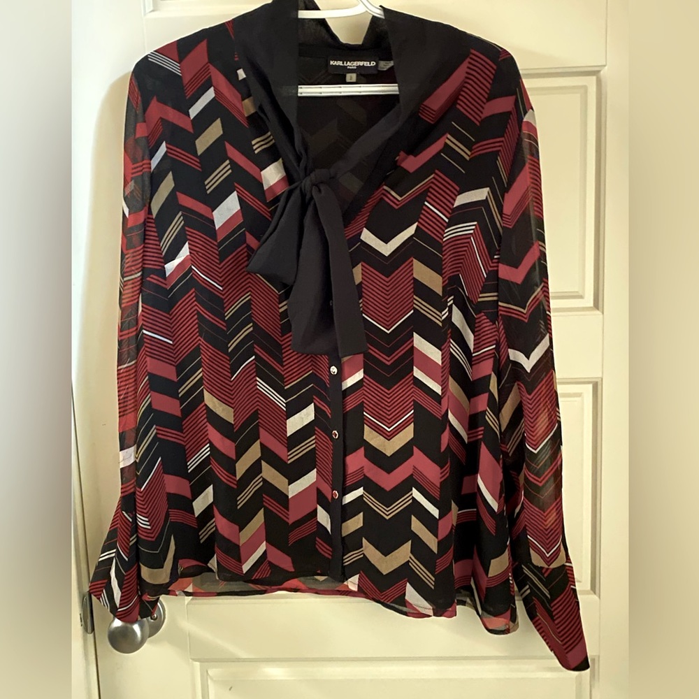 Karl Lagerfeld Paris Geo Chevron
Print Blouse